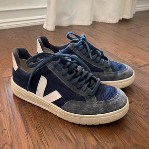 Veja V-10 navy suede shoes sz 7